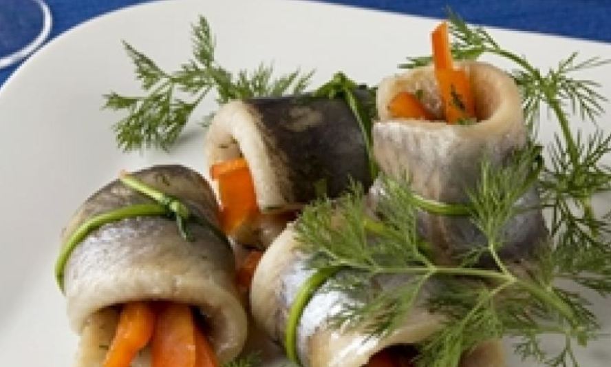 Рецепт роллов из селедки с овощами
