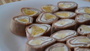 Роллы с фруктами