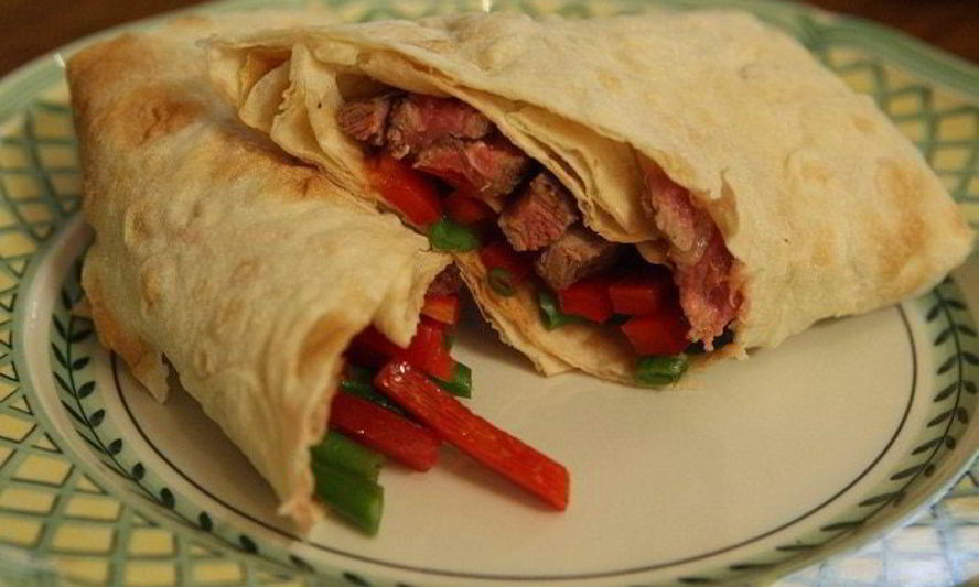 Рецепт роллов с говядиной, фасолью и сладким перцем