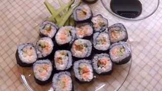 Роллы с икрой мойвы