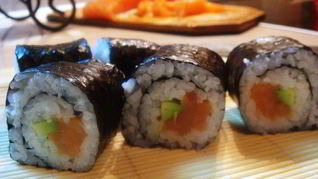 Роллы с семгой и авокадо