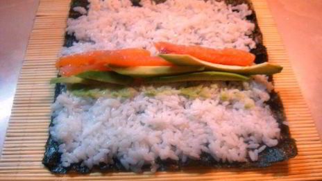 роллы с семгой и авокадо