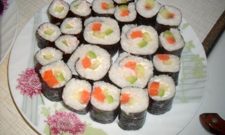 Рецепт суш роллы ассорти с авакадо крабовыми палочками и семгой