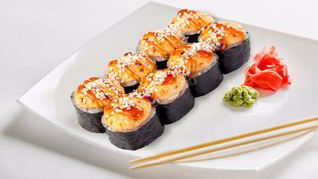 Запеченные роллы с копченой курицей