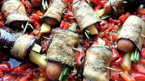 баклажановые рулетики с сыром и сосисками