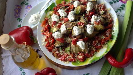 баклажановые рулетики с сыром и сосисками