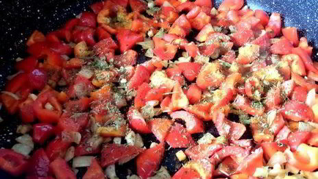 баклажановые рулетики с сыром и сосисками