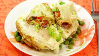 Капустные рулетики в омлете