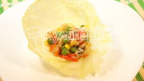 капустные рулетики в омлете