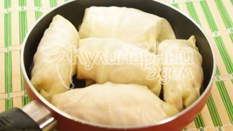 капустные рулетики в омлете