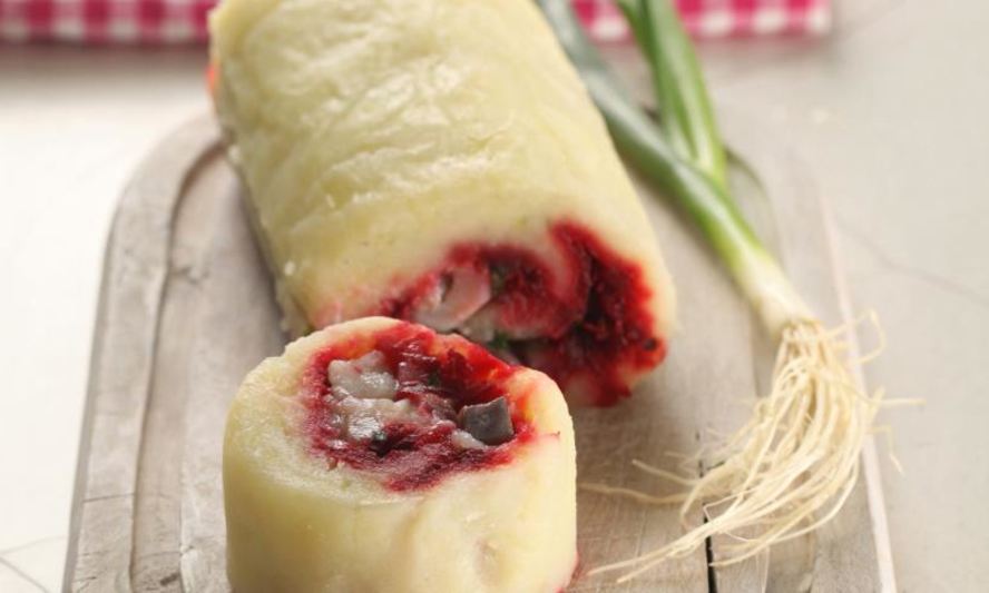 Рецепт картофельного рулета с сельдью