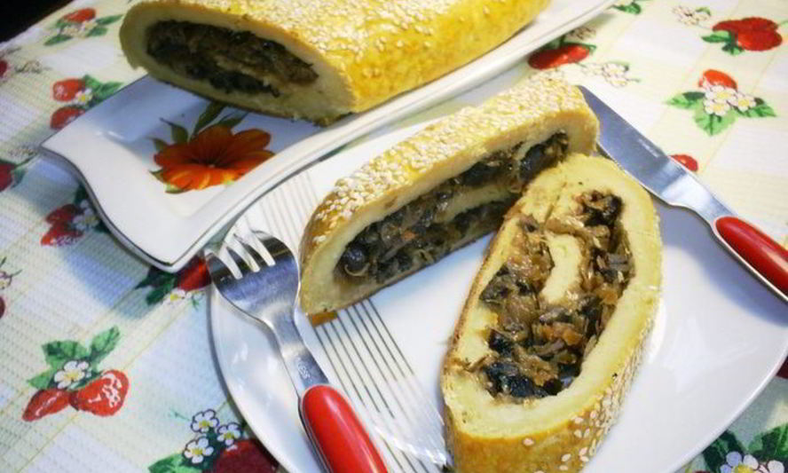 Рецепт картофельного рулета с шампиньонами и квашеной капустой