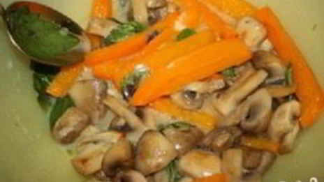 куриный рулет с грибами и перцем