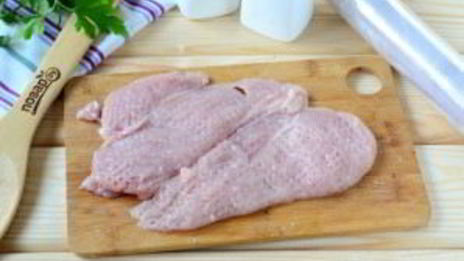 куриные колбаски-рулетики с курагой