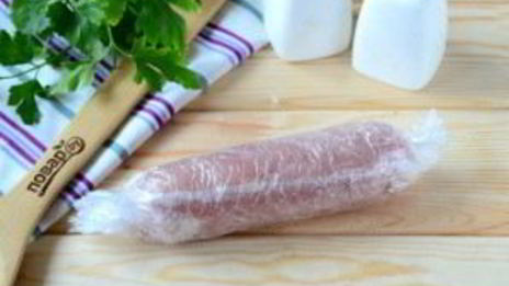 куриные колбаски-рулетики с курагой