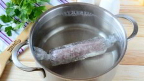 куриные колбаски-рулетики с курагой