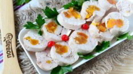 куриные колбаски-рулетики с курагой