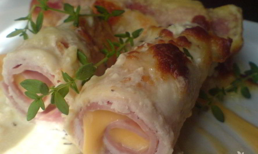 Рецепт куриных рулетиков под соусом