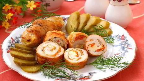 куриные рулетики с плавленным сыром