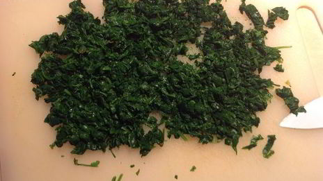 летний рулет из сыра со шпинатом