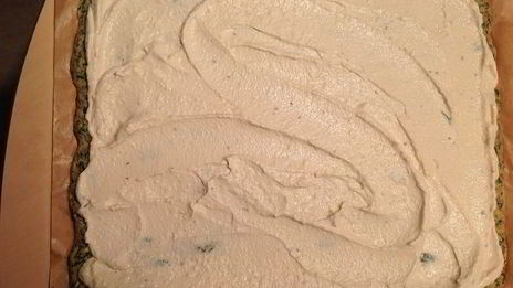 летний рулет из сыра со шпинатом