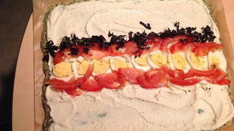 летний рулет из сыра со шпинатом