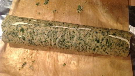 летний рулет из сыра со шпинатом