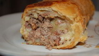 Мясной рулет с беконом и тмином