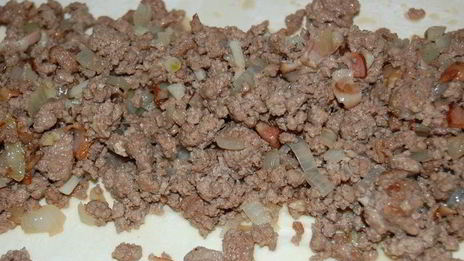 мясной рулет с беконом и тмином