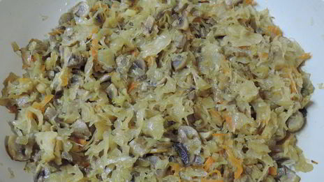 мясной рулет с квашеной капустой