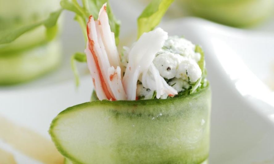 Рецепт огуречных рулетов с крабовыми палочками