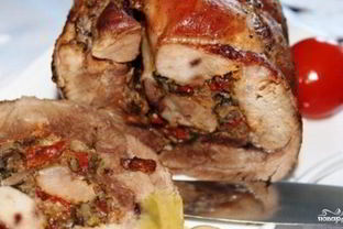 Рулет из индейки с грибами и помидорами