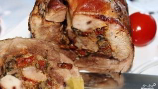 Рулет из индейки с грибами и помидорами