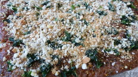 рулет из индейки со шпинатом и орехами