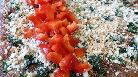 рулет из индейки со шпинатом и орехами