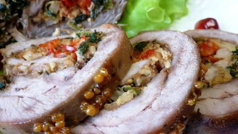 рулет из индейки со шпинатом и орехами