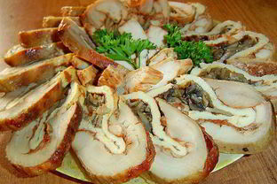 Рулет из курицы с омлетом и грибами