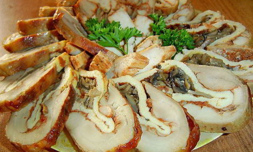Рецепт рулета из курицы с омлетом и грибами