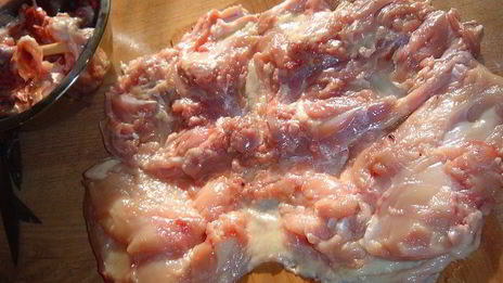 рулет из курицы с омлетом и грибами