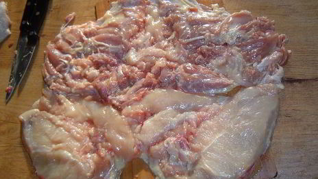 рулет из курицы с омлетом и грибами