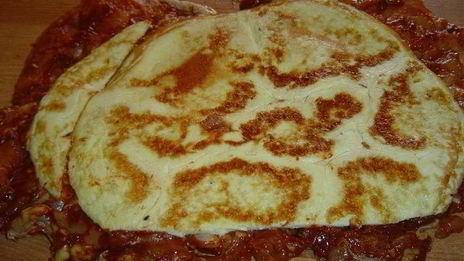 рулет из курицы с омлетом и грибами