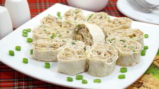 Рулет из лаваша с консервированной рыбой