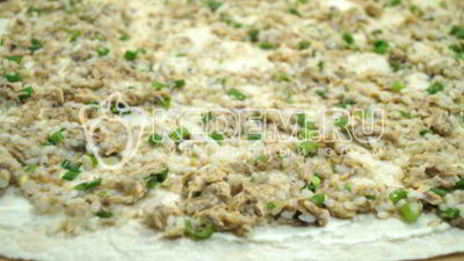 рулет из лаваша с консервированной рыбой