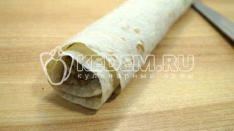 рулет из лаваша с консервированной рыбой