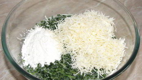 рулет из шпината и семги со сливочным сыром