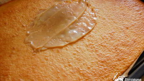 рулет из варенной сгущенки и орехов