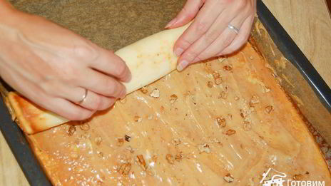 рулет из варенной сгущенки и орехов