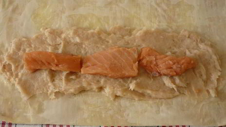 рулет с рыбой из теста фило