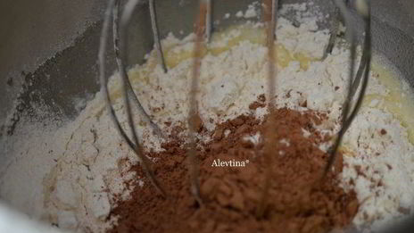 рулет шоколадный с арахисовой пастой