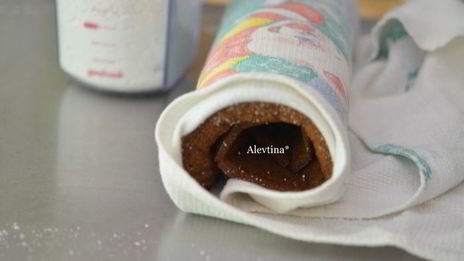 рулет шоколадный с арахисовой пастой